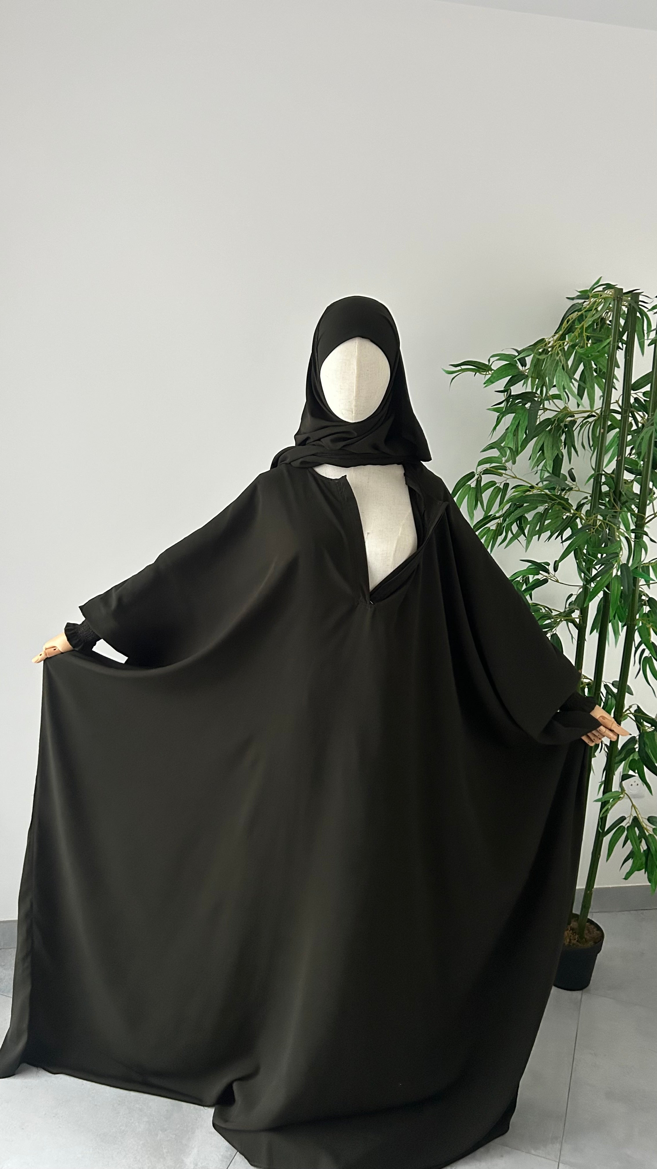 Ensemble Nissah Moustara Kaki