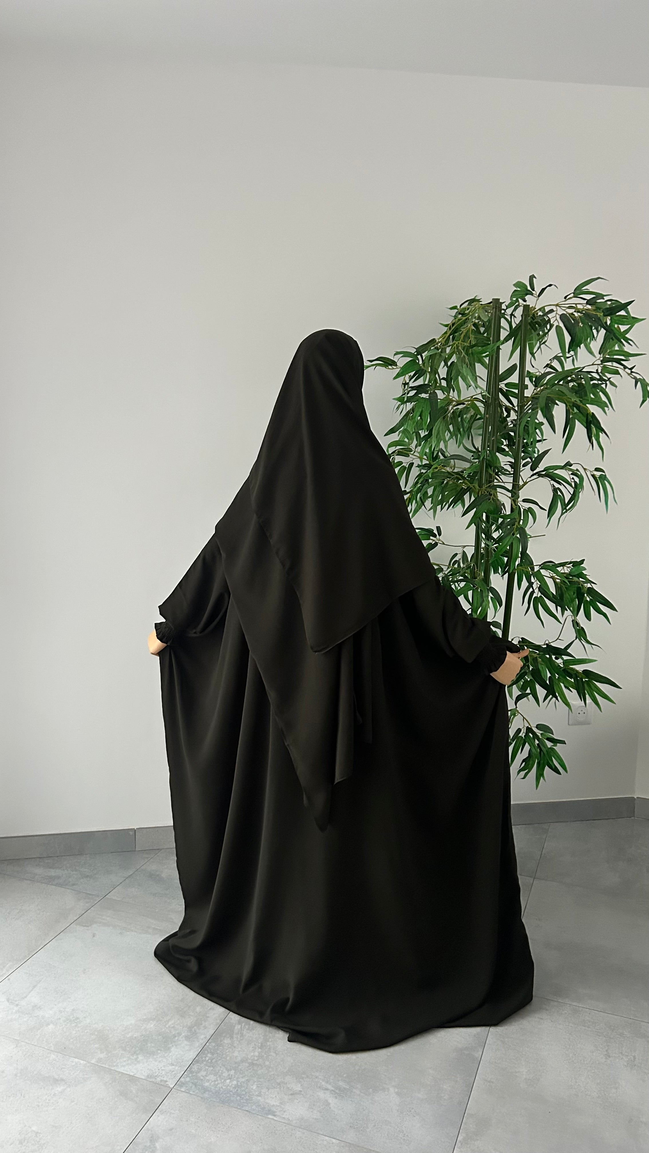 Ensemble Nissah Moustara Kaki